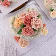 Carnation In Love 4" / Love Shape
